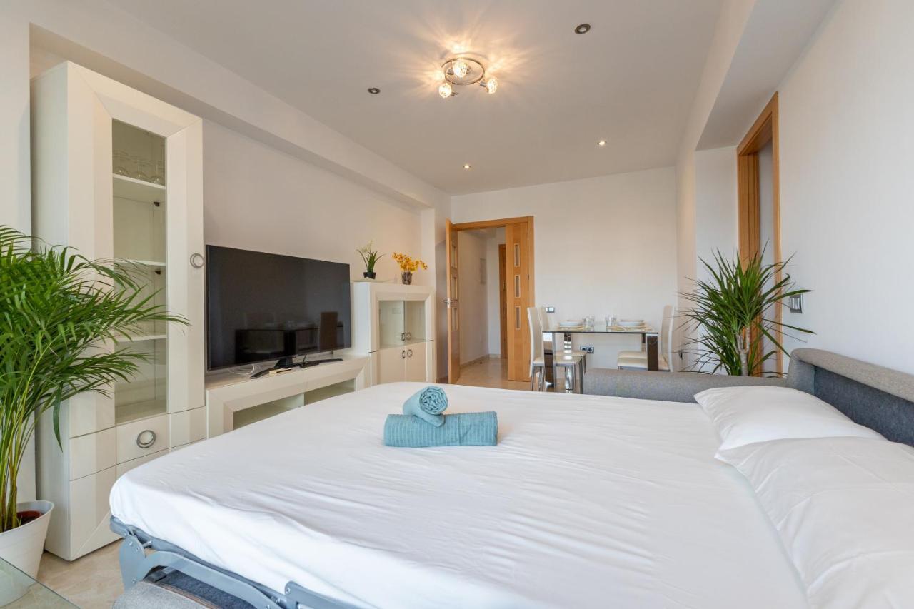 Charming 3 Bedroom Apartment At Triana Center By Oui Sevilla Kültér fotó