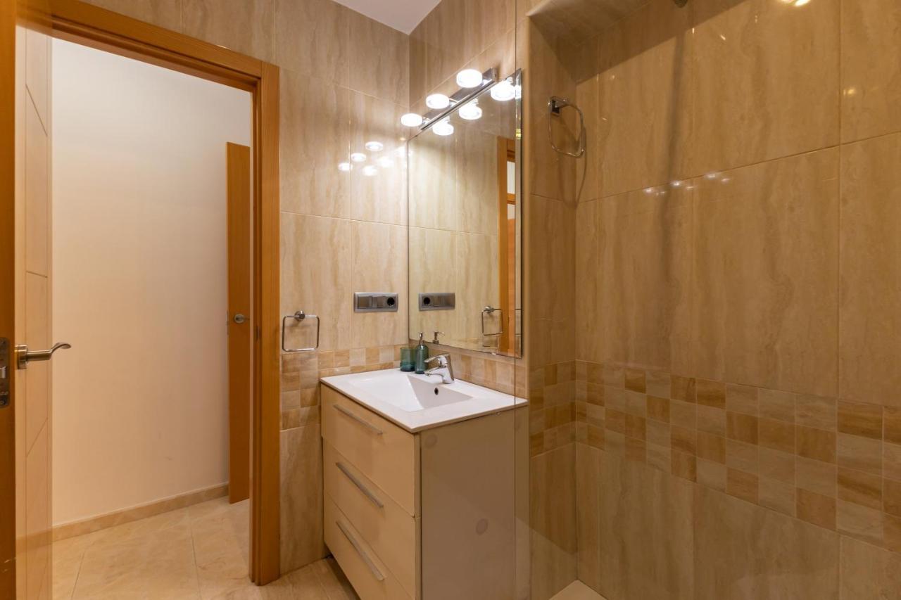 Charming 3 Bedroom Apartment At Triana Center By Oui Sevilla Kültér fotó